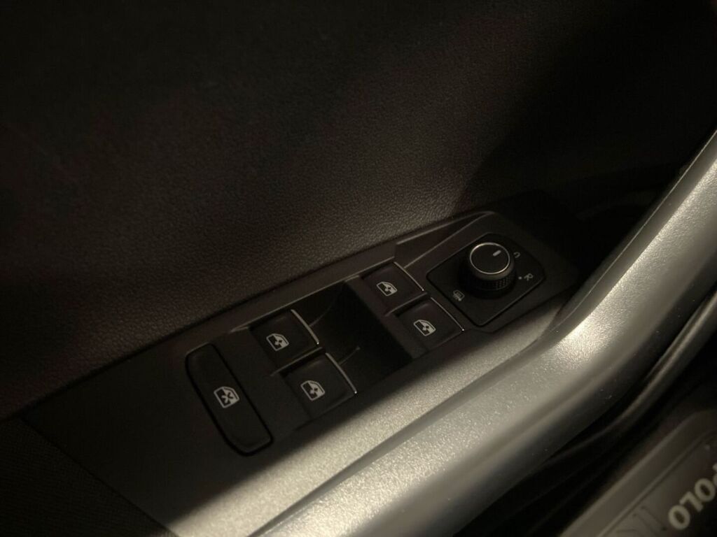Volkswagen Polo 2019 Musta