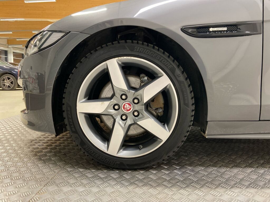 Jaguar XE 2019 Harmaa