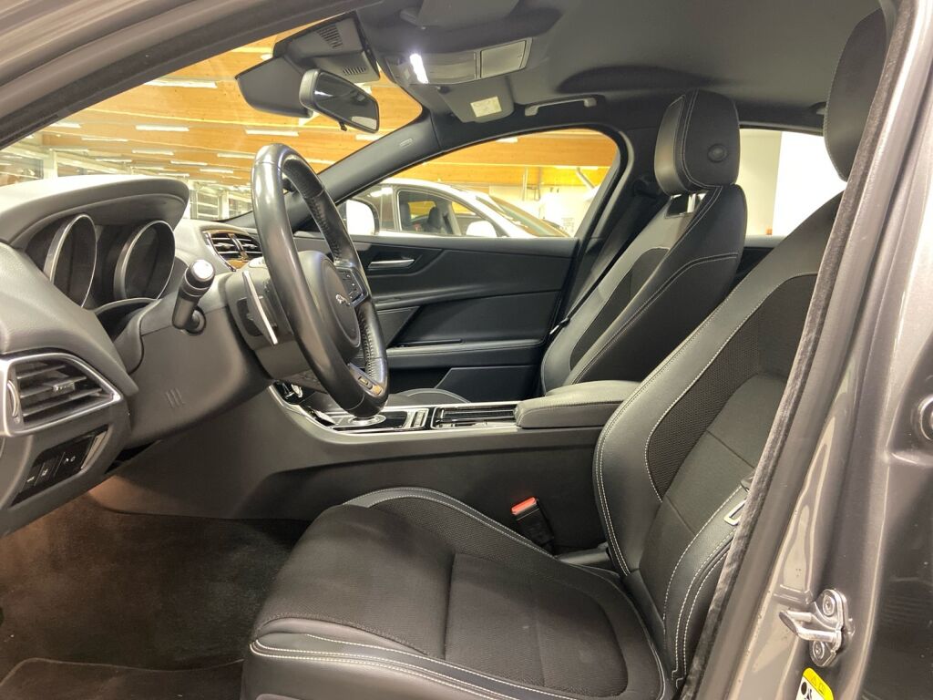 Jaguar XE 2019 Harmaa