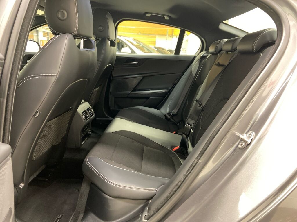 Jaguar XE 2019 Harmaa