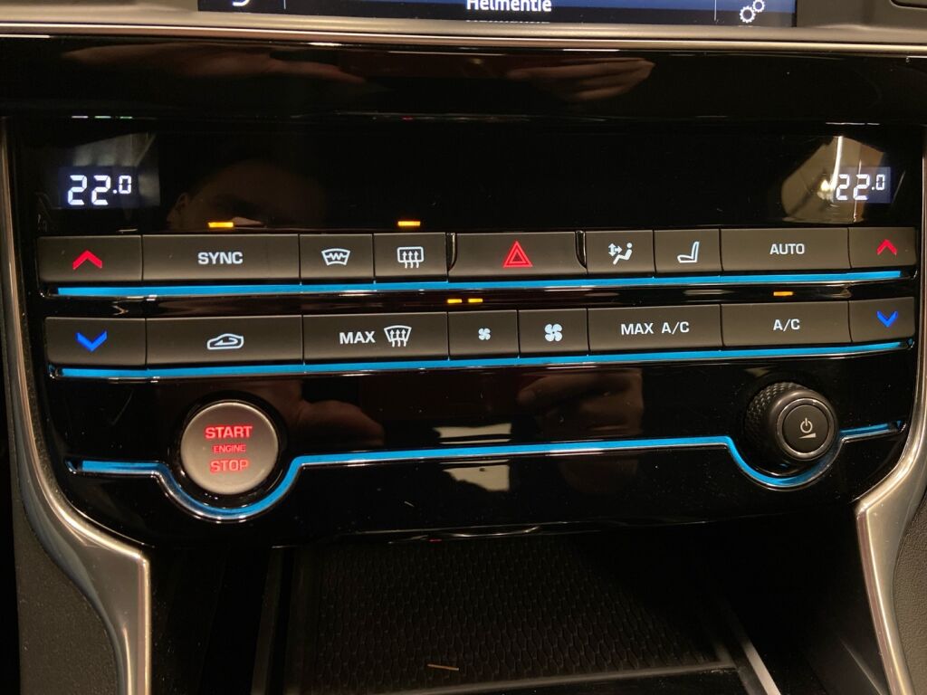 Jaguar XE 2019 Harmaa