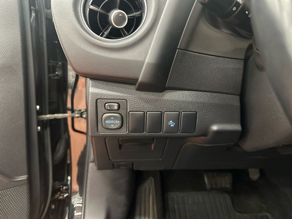 Toyota Auris 2019 Musta