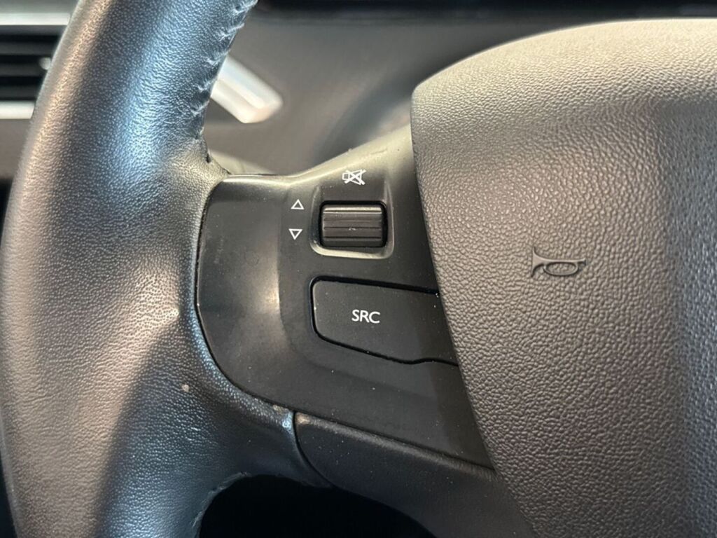 Peugeot 2008 2019 Valkoinen