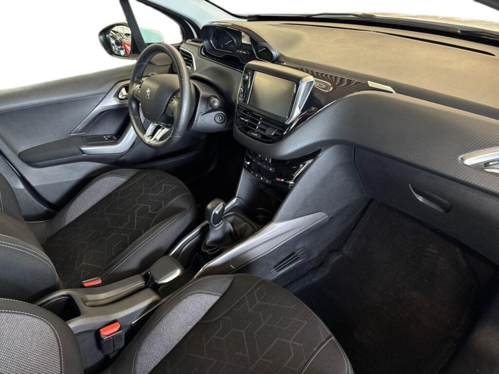 Peugeot 2008 2019 Valkoinen