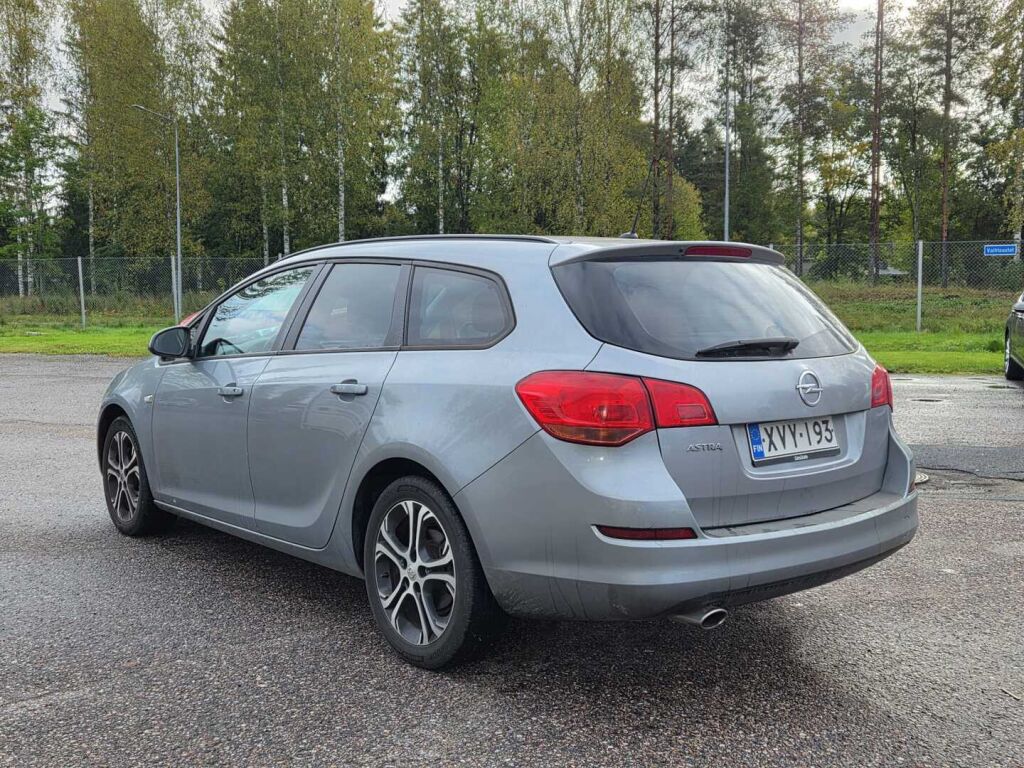 Opel Astra 2011 Harmaa