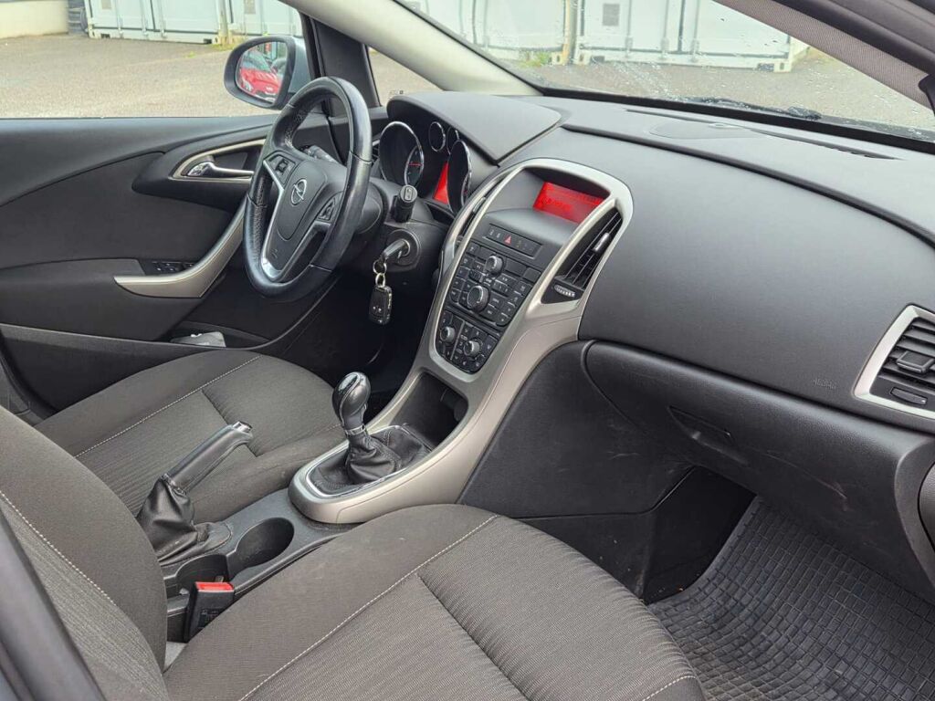 Opel Astra 2011 Harmaa