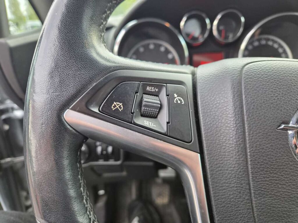 Opel Astra 2011 Harmaa
