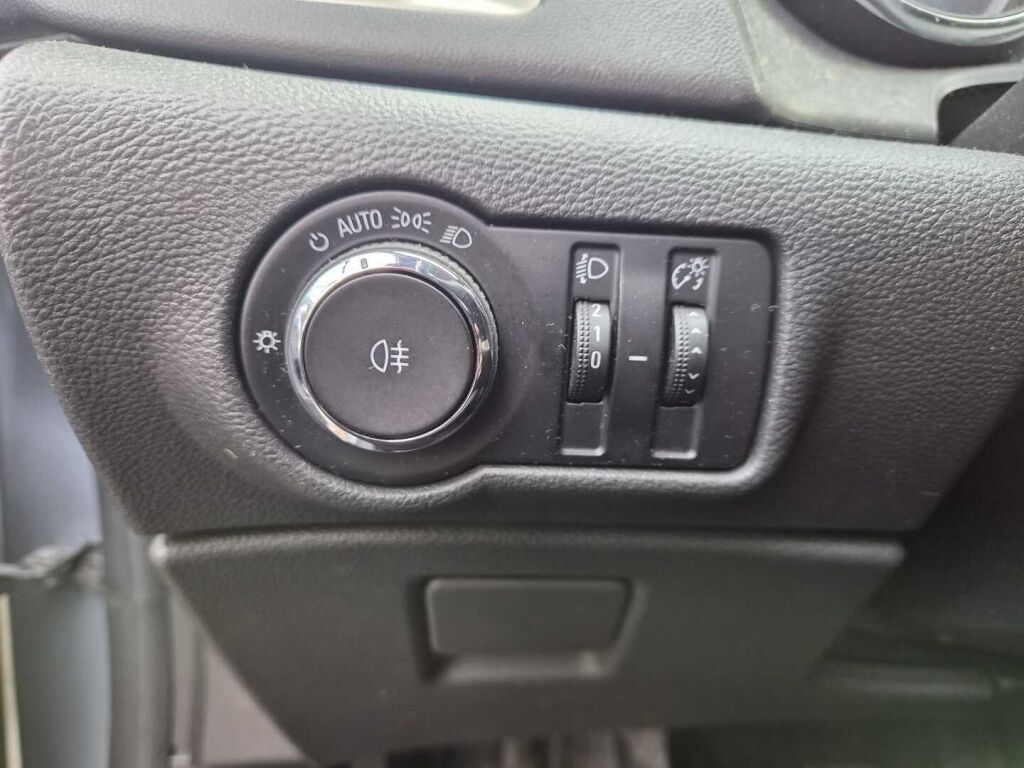 Opel Astra 2011 Harmaa