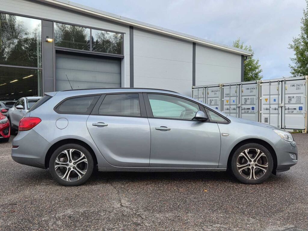 Opel Astra 2011 Harmaa