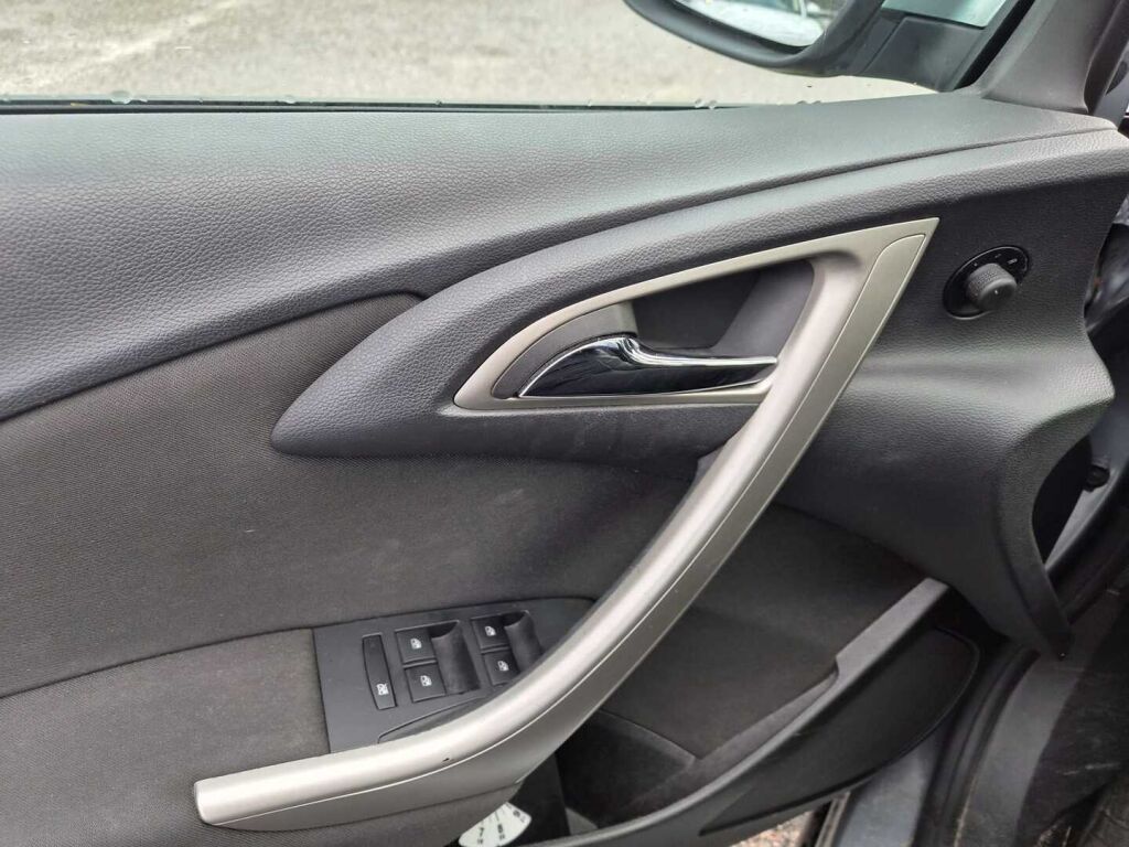Opel Astra 2011 Harmaa