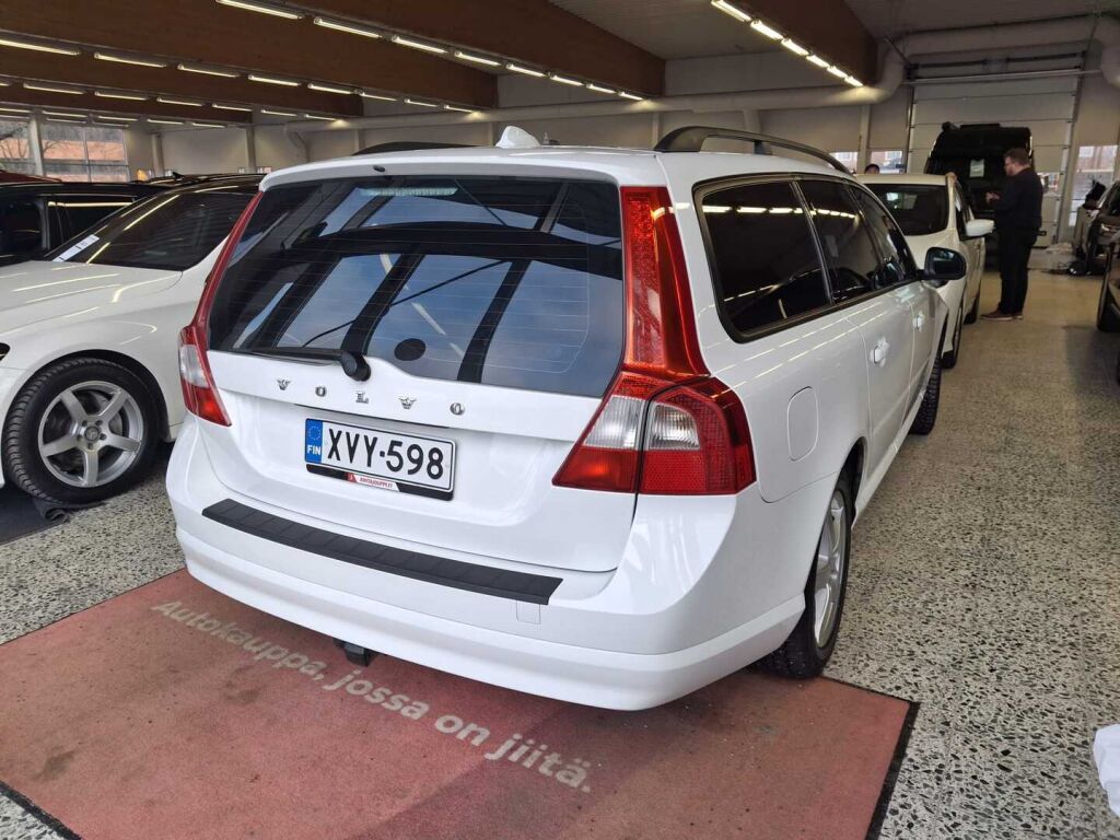 Volvo V70 2011 Valkoinen