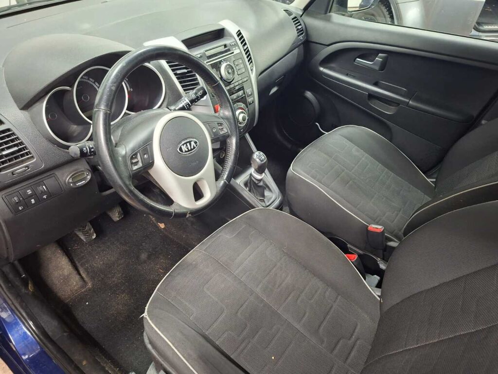 Kia Venga 2011 Sininen