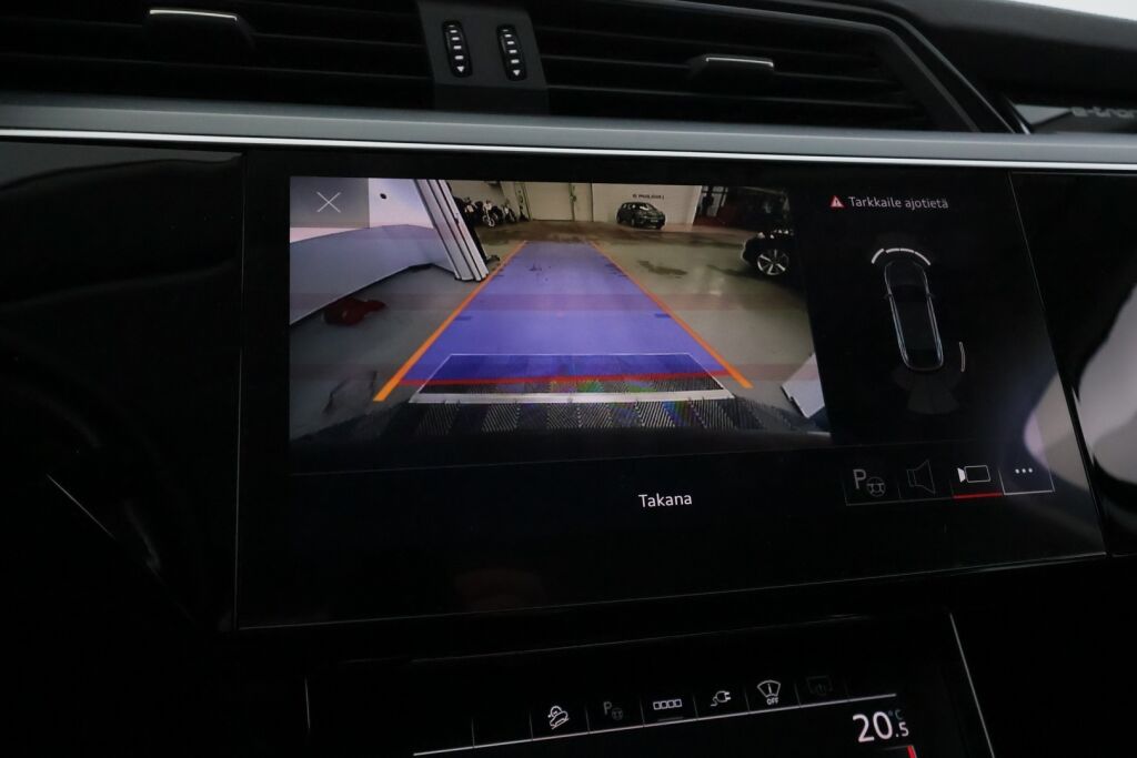 Audi e-tron 2021 Musta