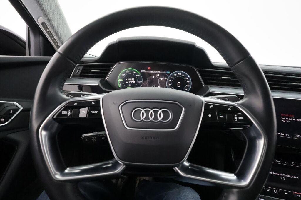 Audi e-tron 2021 Musta