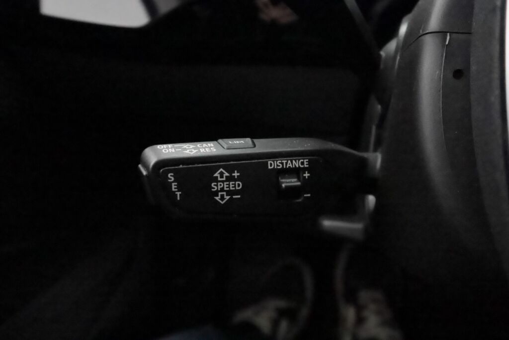 Audi e-tron 2021 Musta