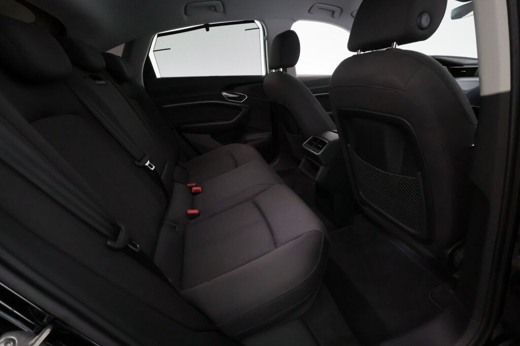 Audi e-tron 2021 Musta