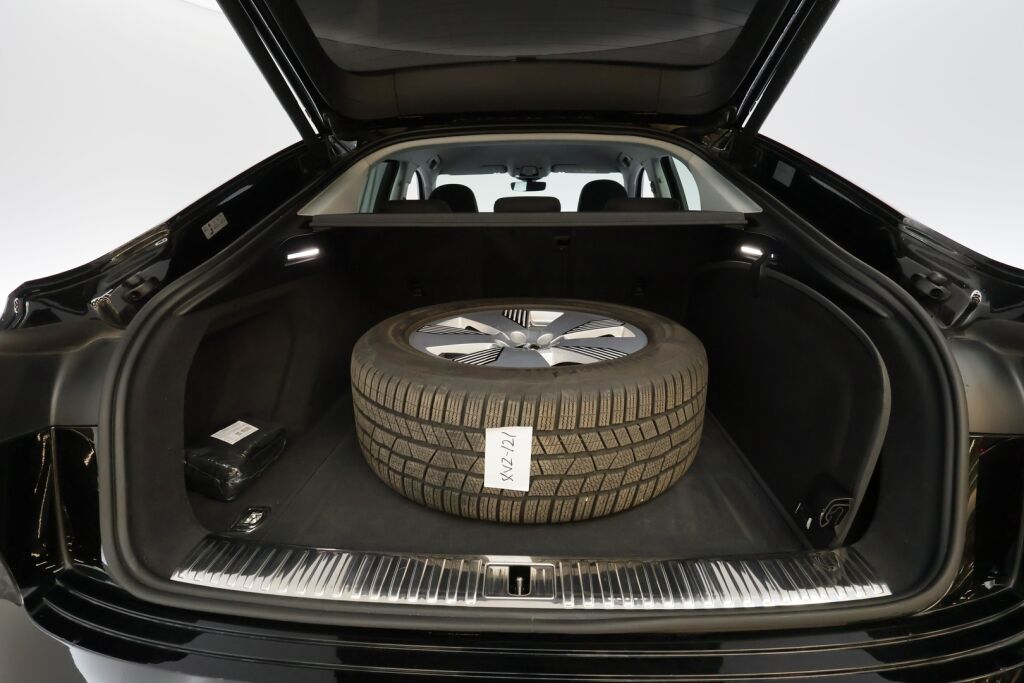 Audi e-tron 2021 Musta