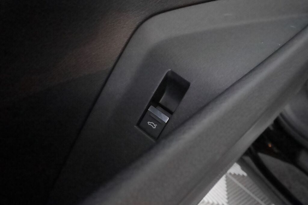 Audi e-tron 2021 Musta