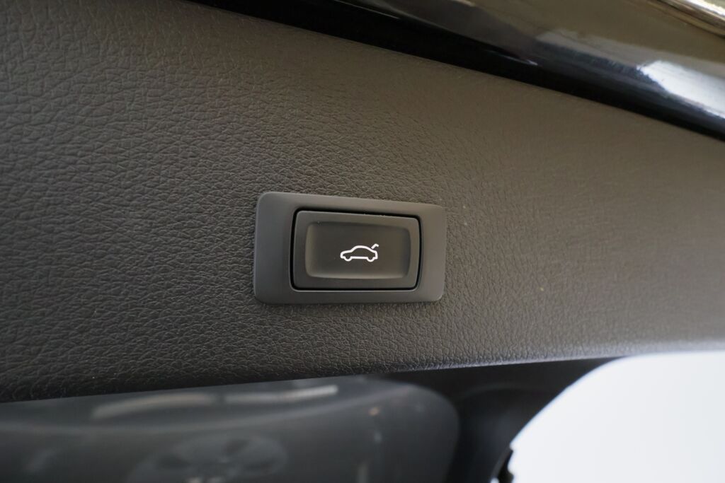 Audi e-tron 2021 Musta