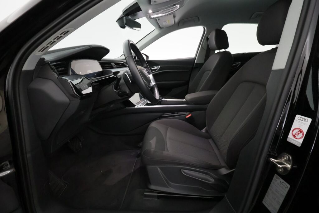 Audi e-tron 2021 Musta