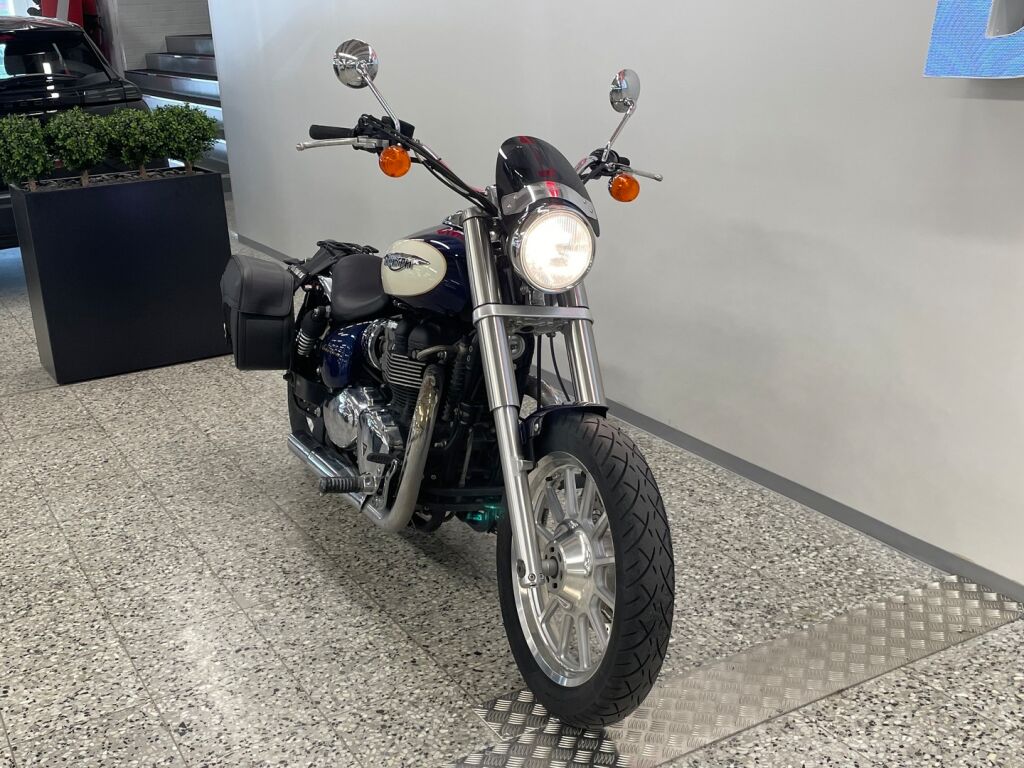 Triumph AMERICA 2010 