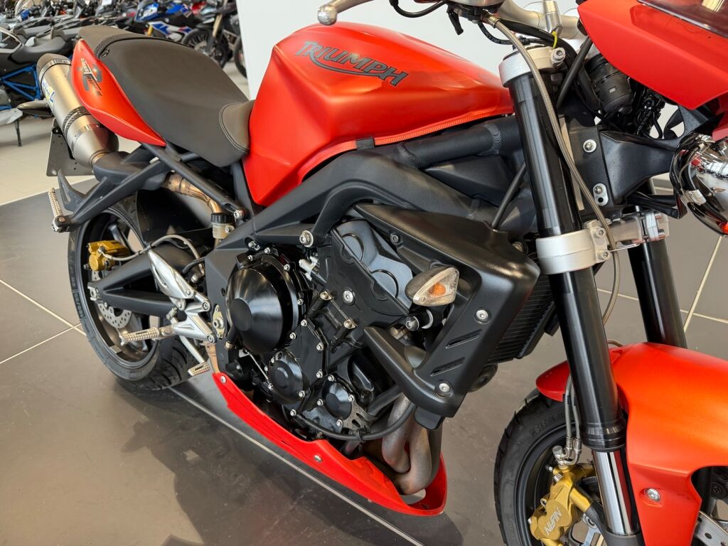 Triumph STREET TRIPLE 2010 