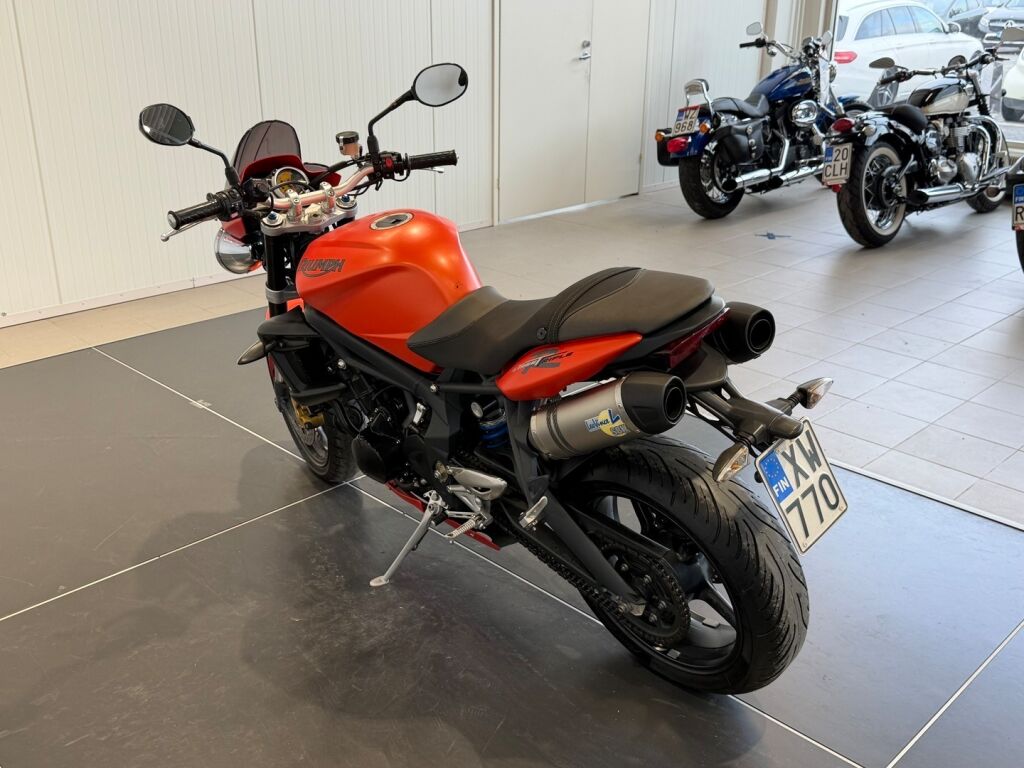 Triumph STREET TRIPLE 2010 