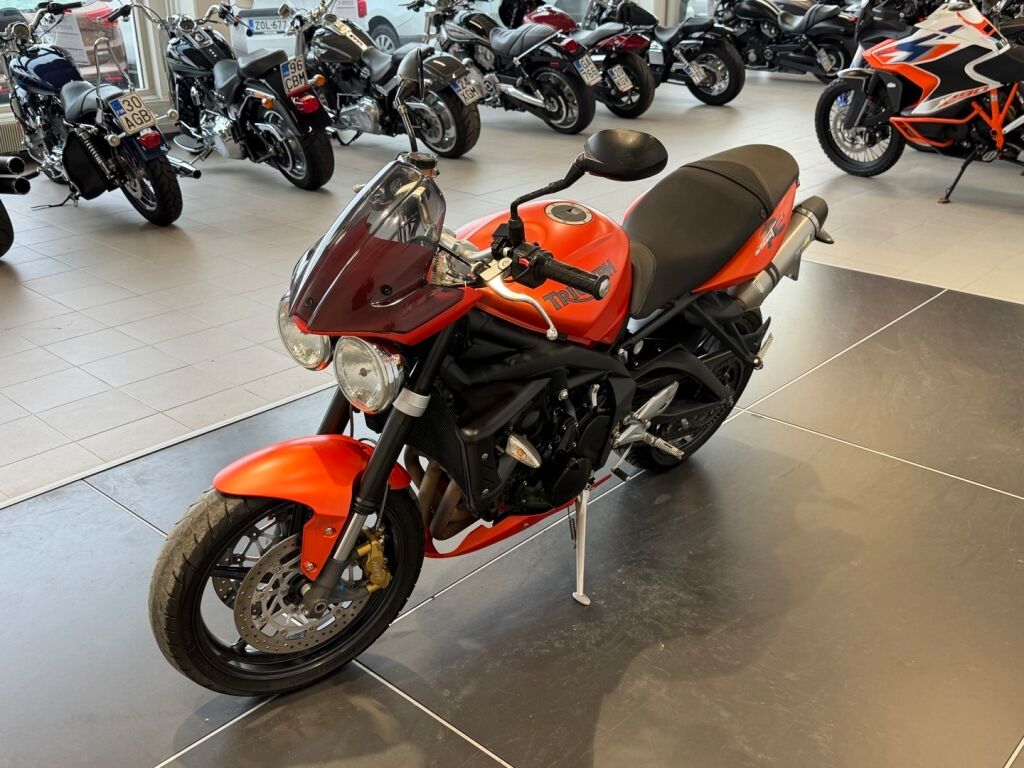 Triumph STREET TRIPLE 2010 