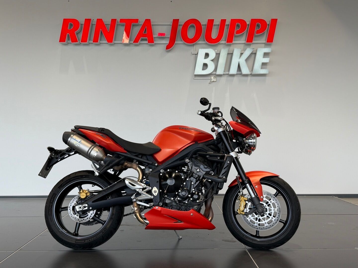 Triumph STREET TRIPLE