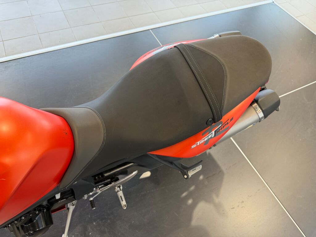 Triumph STREET TRIPLE 2010 