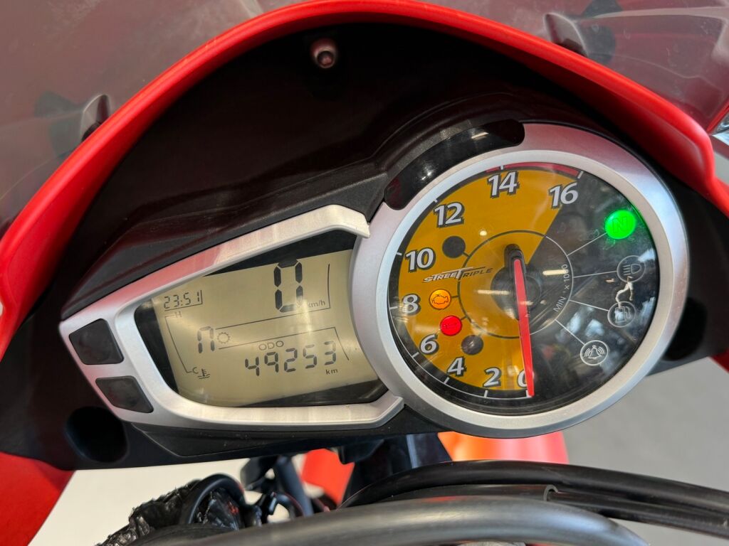 Triumph STREET TRIPLE 2010 