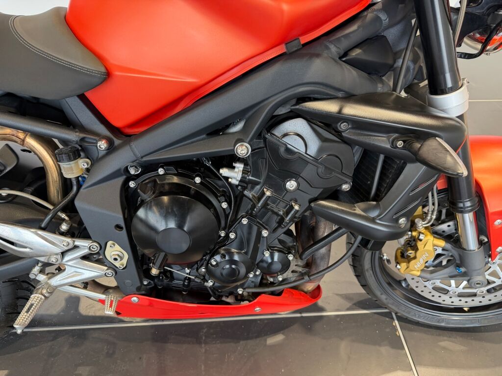 Triumph STREET TRIPLE 2010 