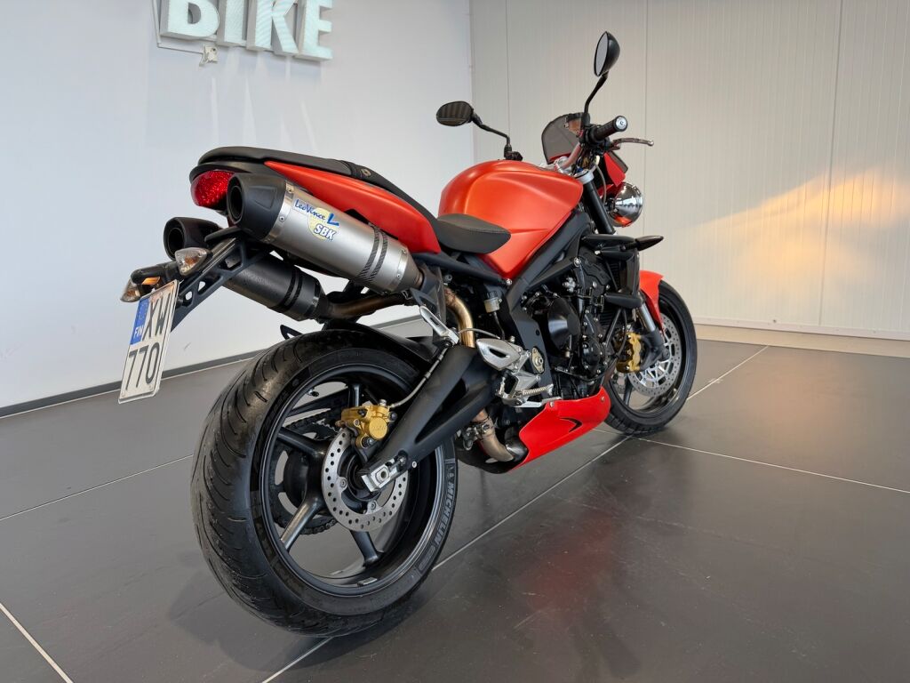 Triumph STREET TRIPLE 2010 