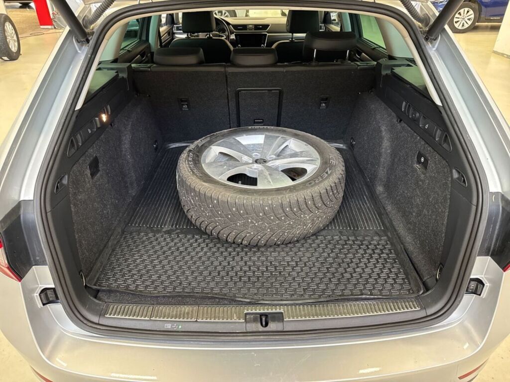 Skoda Superb 2019 Harmaa
