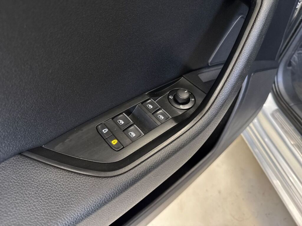 Skoda Superb 2019 Harmaa