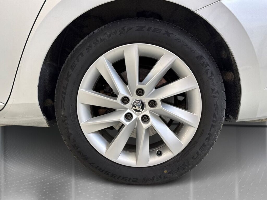 Skoda Superb 2019 Harmaa