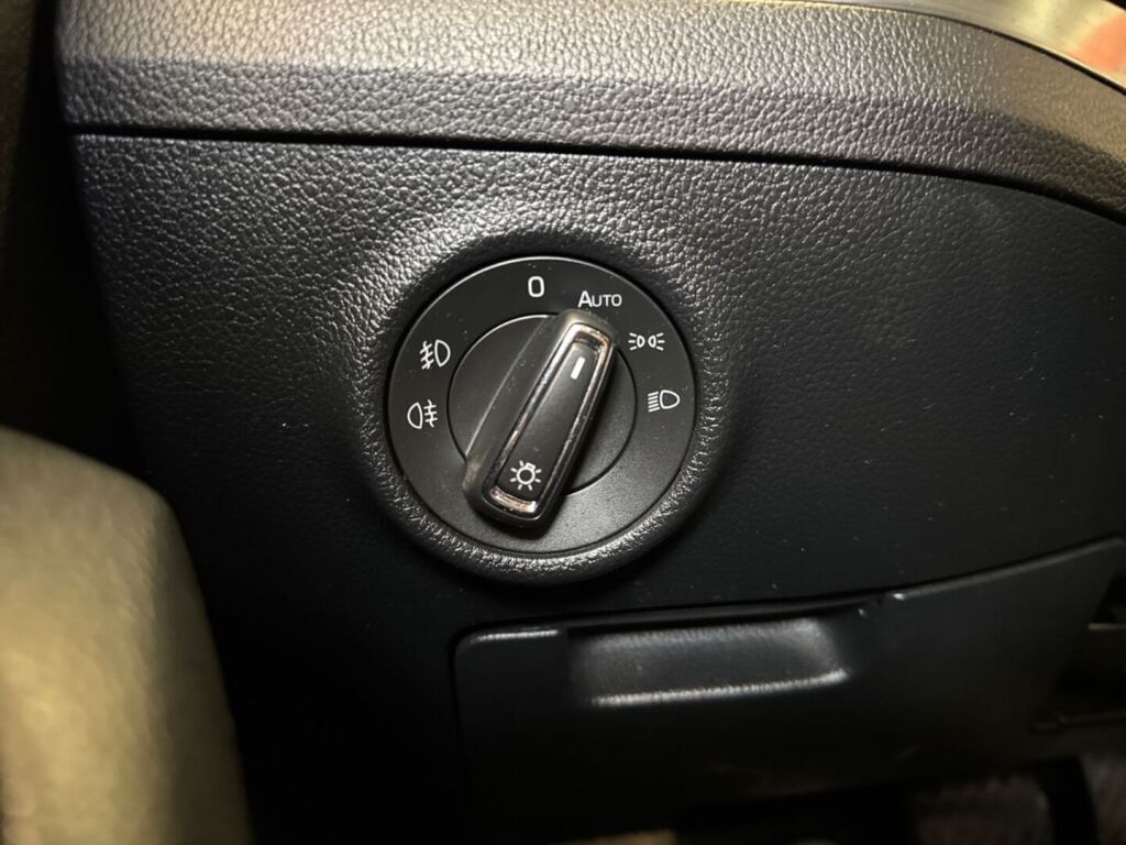 Skoda Superb 2019 Harmaa