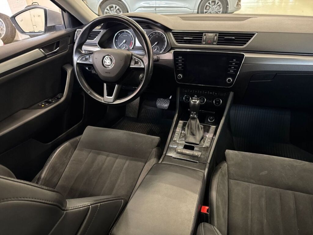 Skoda Superb 2019 Harmaa