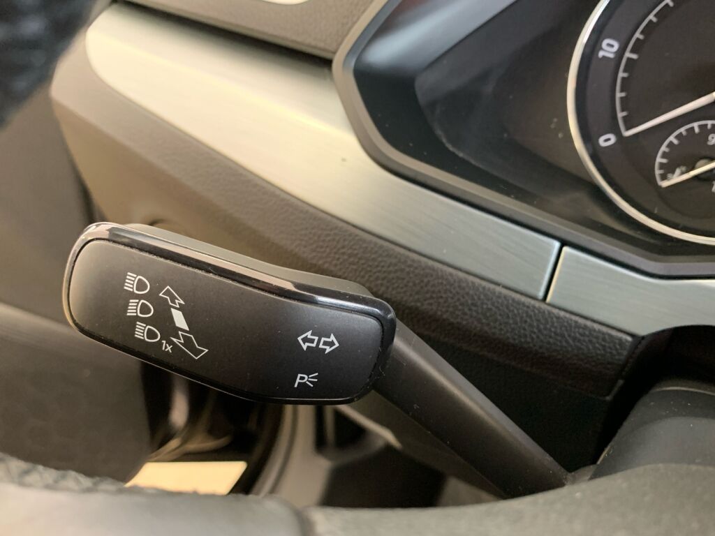 Skoda Superb 2019 Musta