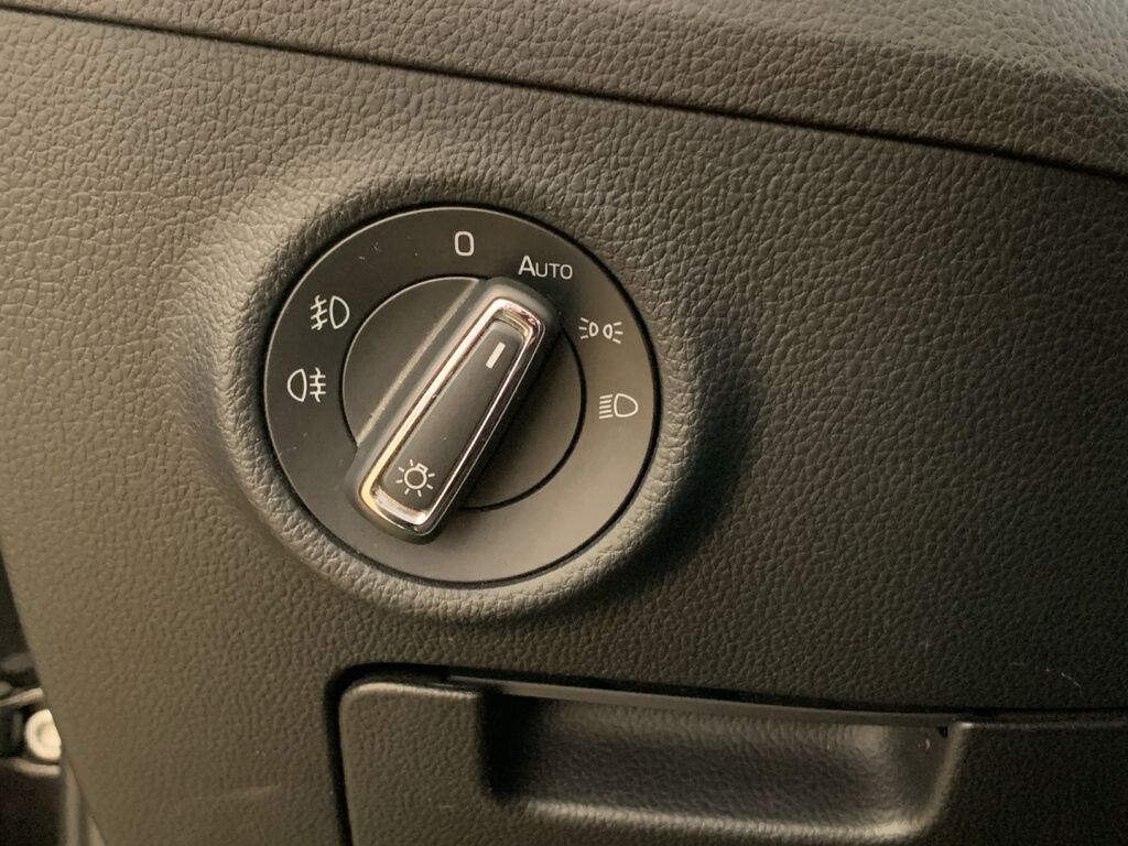 Skoda Superb 2019 Musta