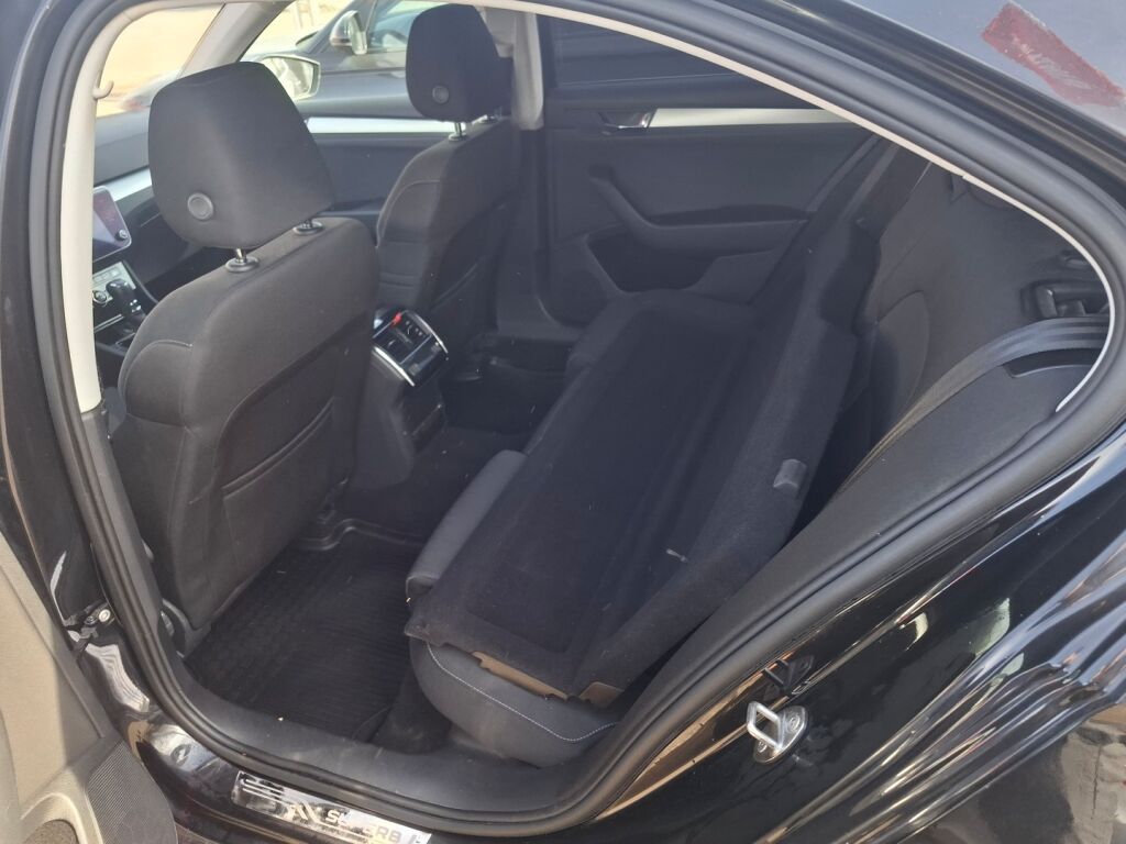 Skoda Superb 2019 Musta
