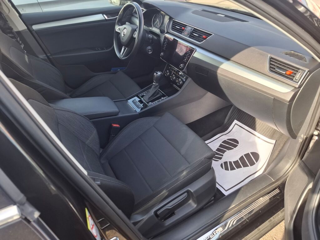 Skoda Superb 2019 Musta