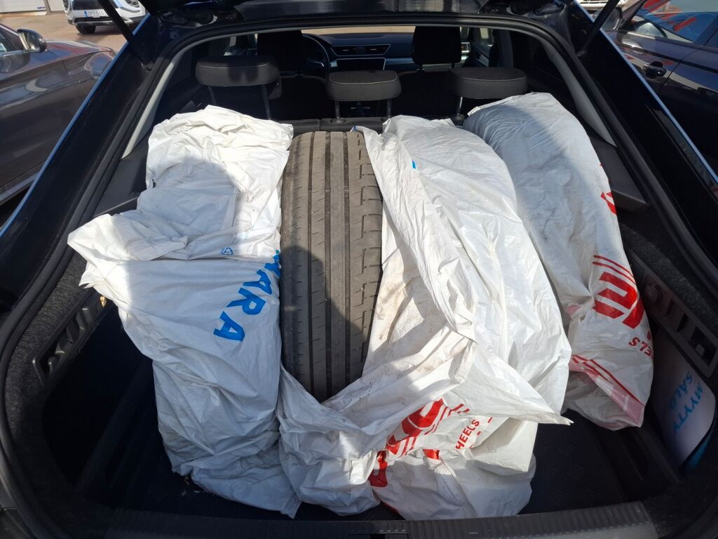 Skoda Superb 2019 Musta