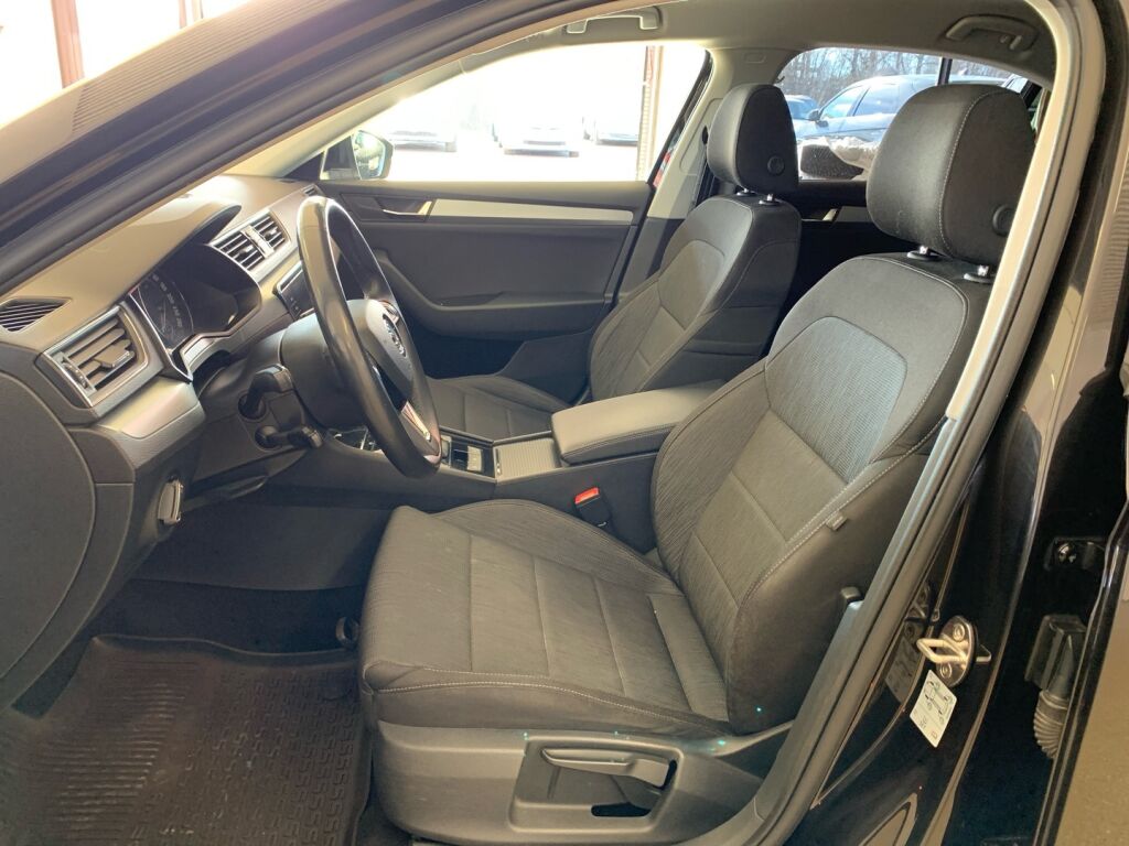 Skoda Superb 2019 Musta