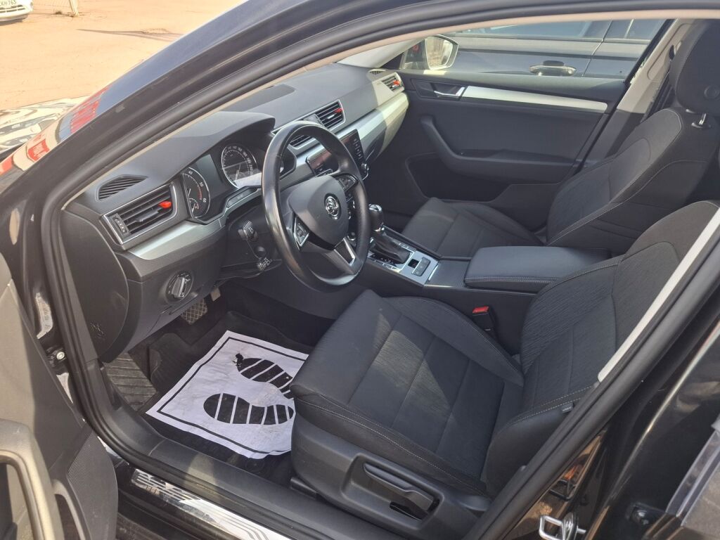 Skoda Superb 2019 Musta