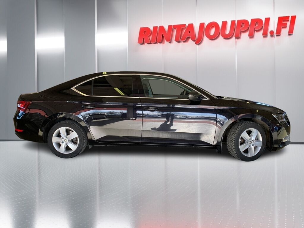 Skoda Superb 2019 Musta