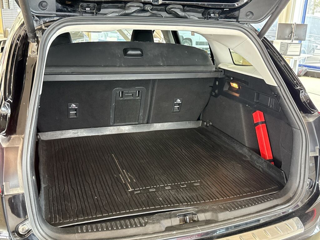 Ford Focus 2019 Musta