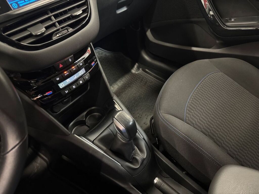 Peugeot 208 2019 Oranssi