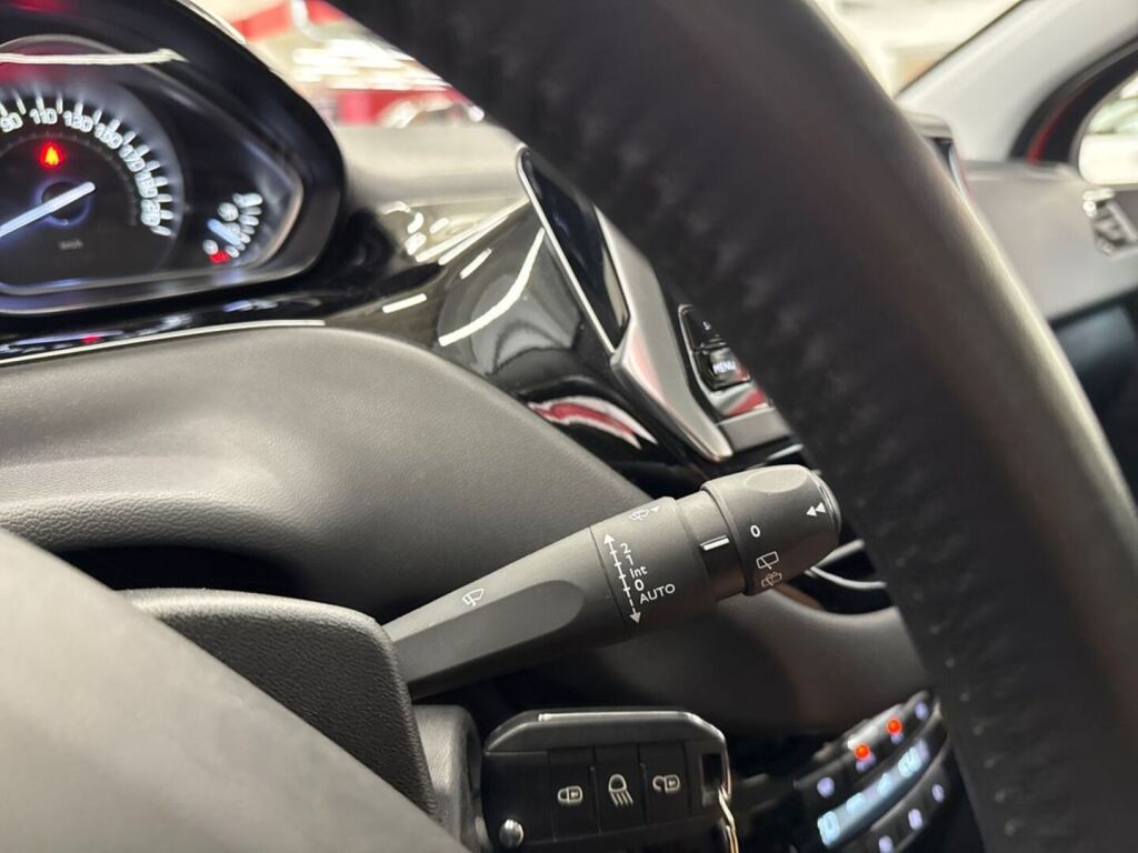 Peugeot 208 2019 Oranssi
