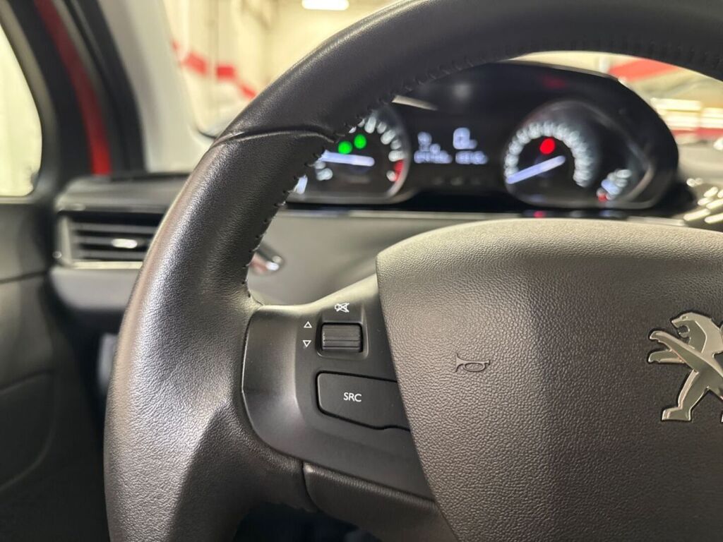 Peugeot 208 2019 Oranssi